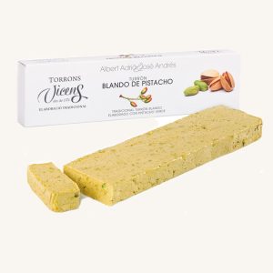 Torrons Vicens Torrone Verde Tenero al Pistacchio (turrón / torró blando de pistacho), degli chef Albert Adrià e José Andrés Vicens, astuccio